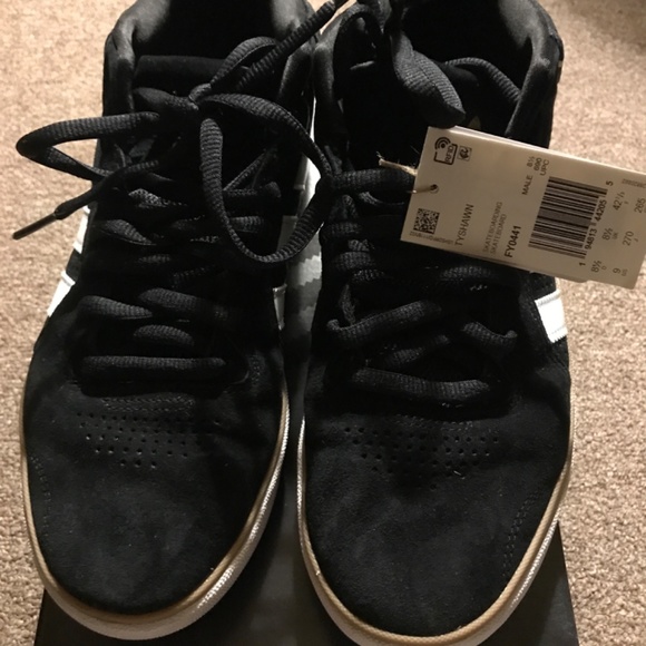 Adidas Tyshawn - Picture 2 of 5